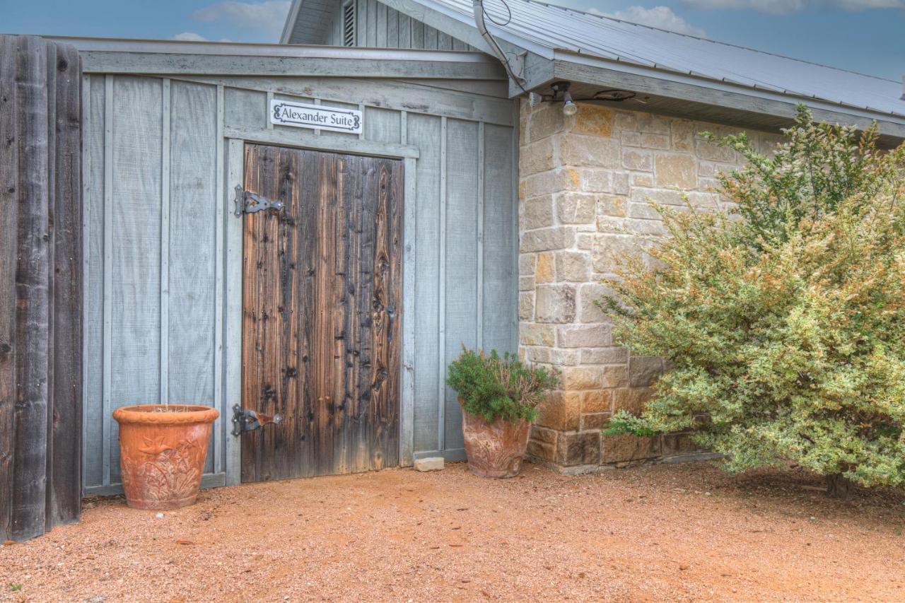 Romantic Oasis With Hot Tub Near Fred And Wineries! Fredericksburg Exterior photo