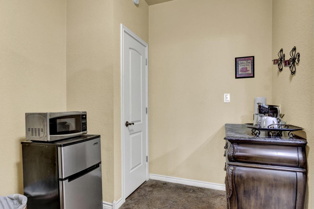 Romantic Oasis With Hot Tub Near Fred And Wineries! Fredericksburg Exterior photo