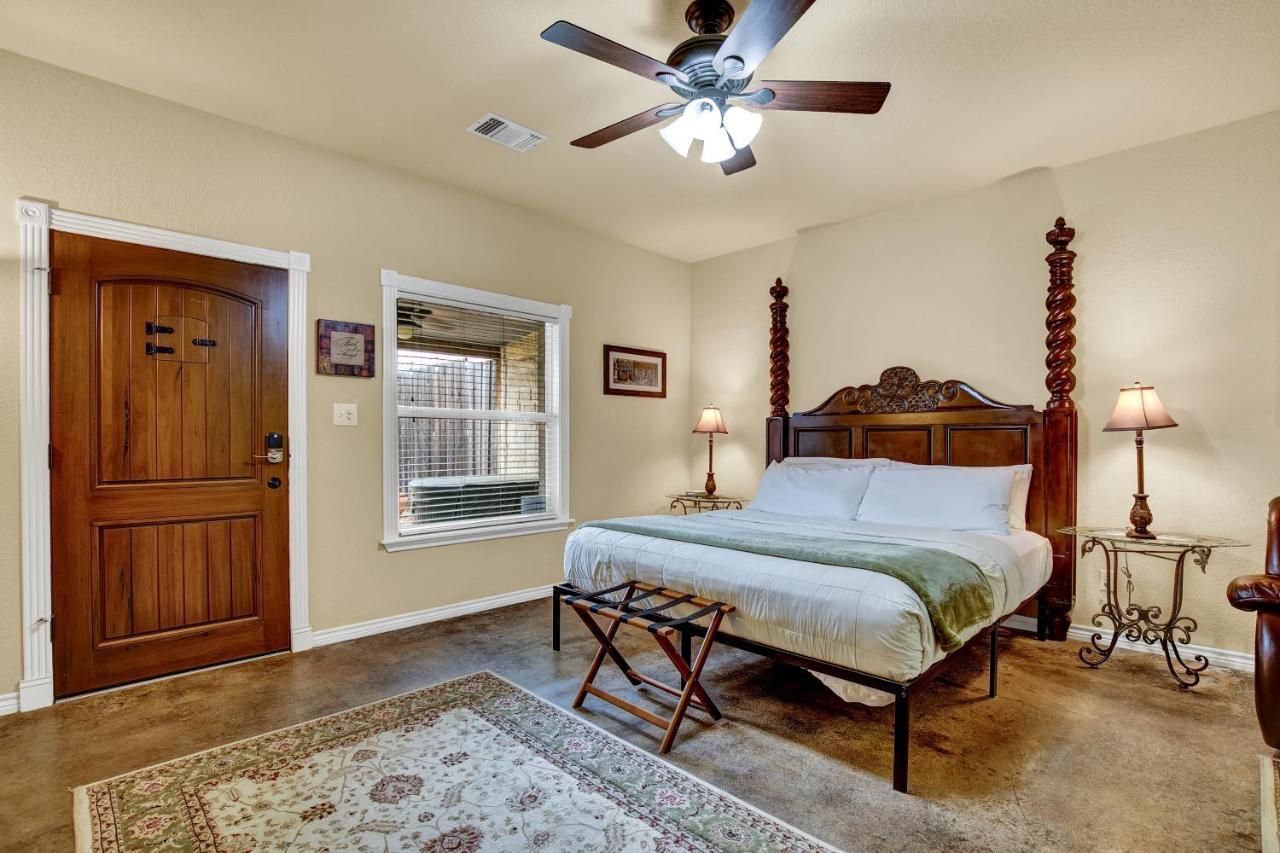 Romantic Oasis With Hot Tub Near Fred And Wineries! Fredericksburg Exterior photo