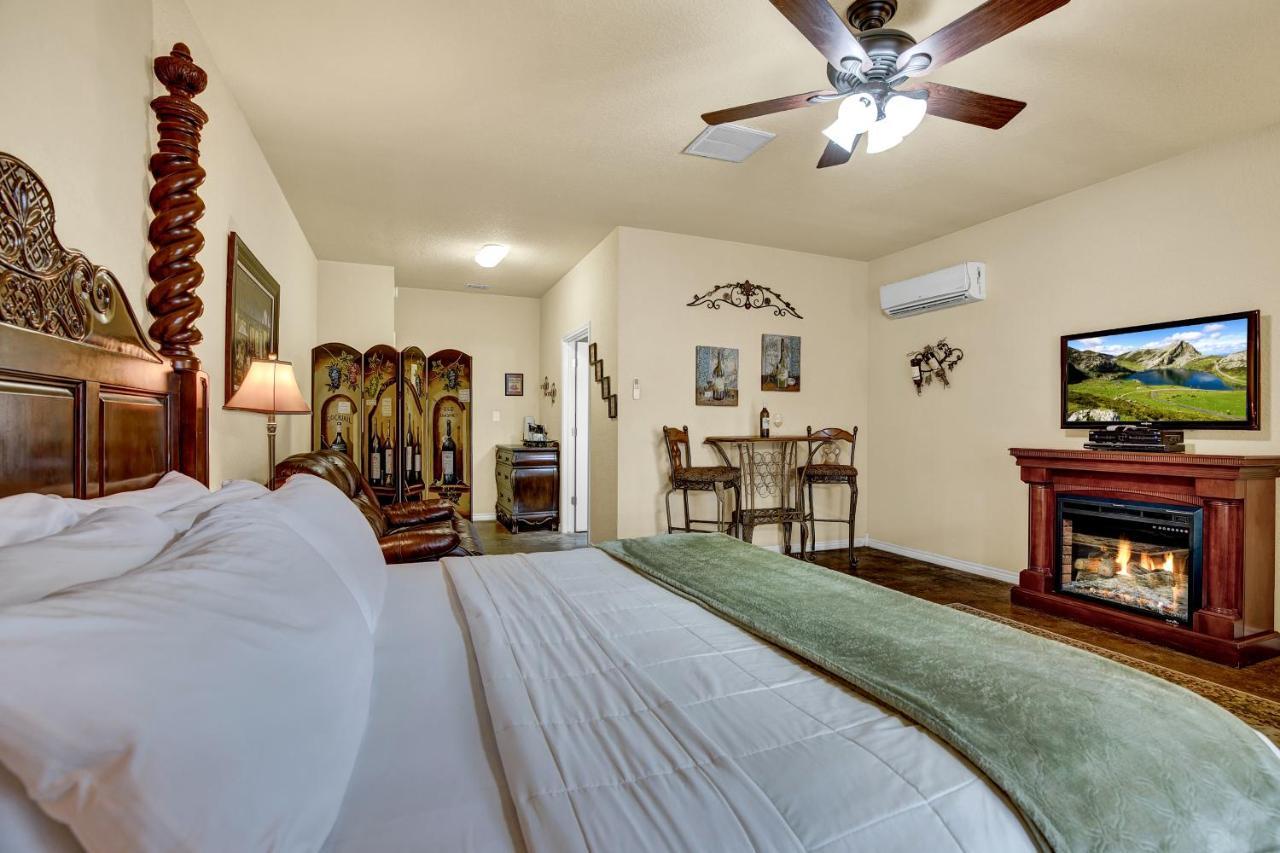Romantic Oasis With Hot Tub Near Fred And Wineries! Fredericksburg Exterior photo